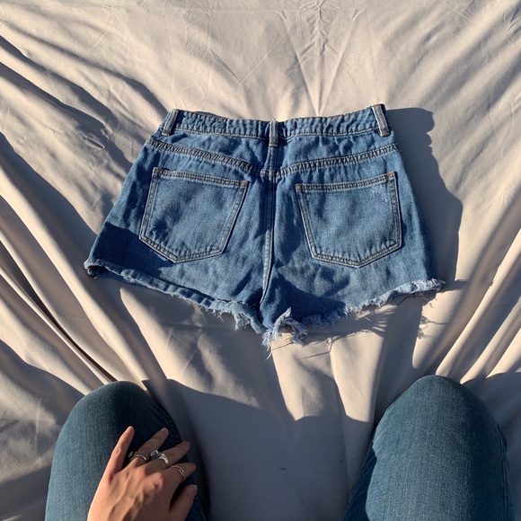 Distressed high waisted mom shorts - Picture 2 of 2